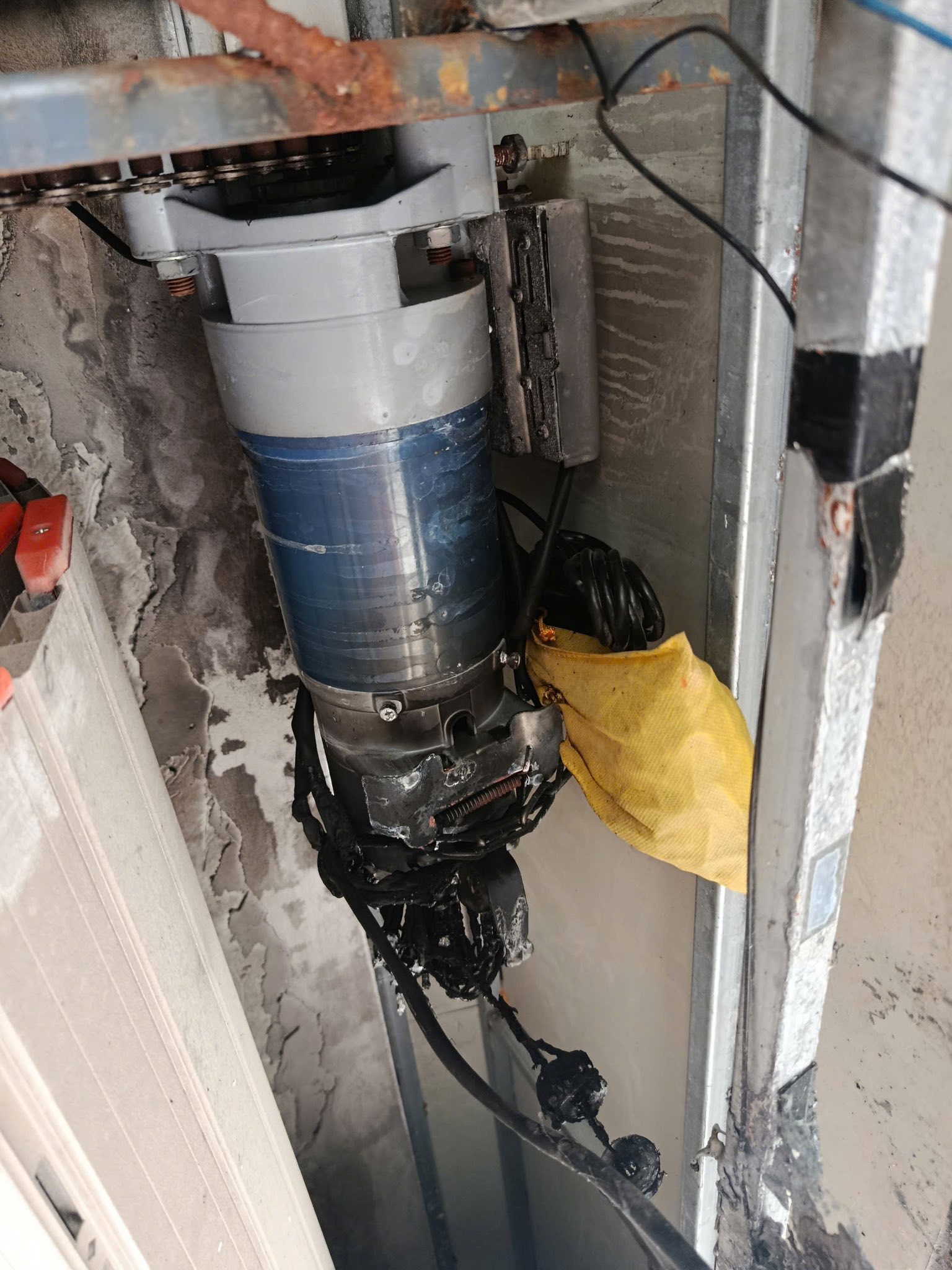 Khắc phục sự cố đứt nan cửa, xô nan cửa cuốn chuyên nghiệp